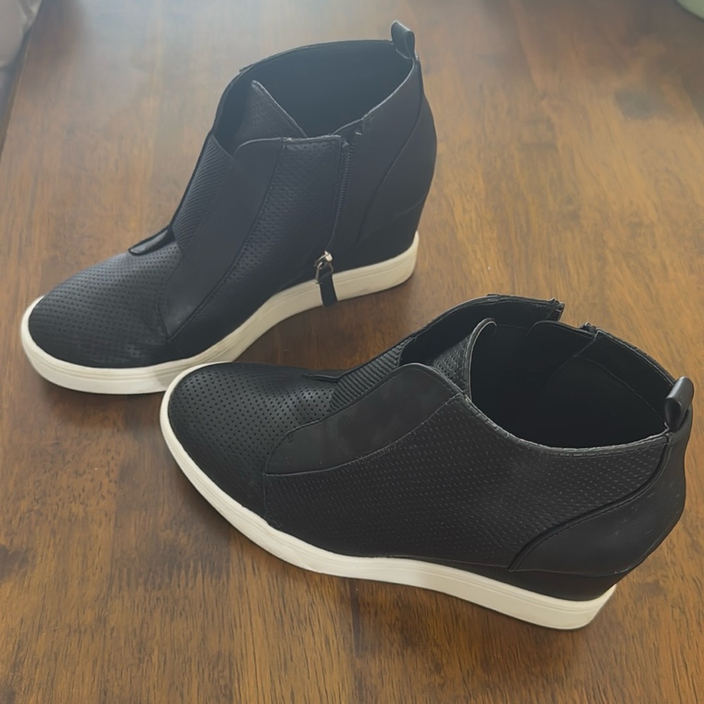 Women’s wedge sneakers